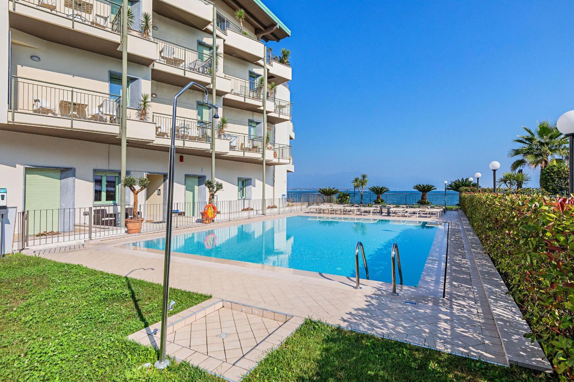 Residenza Miralago III By Wonderful Italy Appartement Desenzano del Garda Buitenkant foto