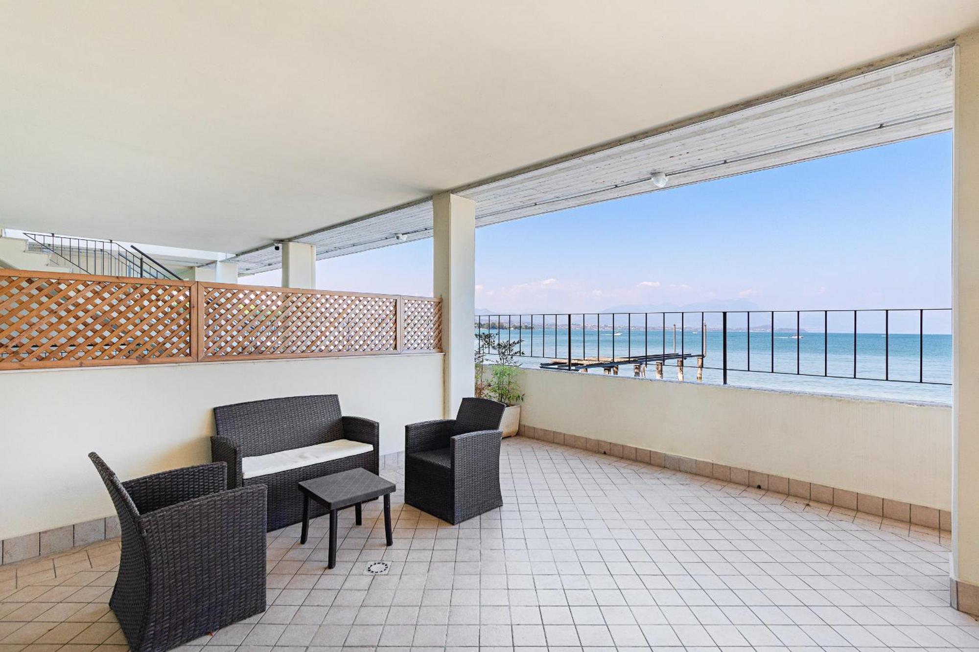 Residenza Miralago III By Wonderful Italy Appartement Desenzano del Garda Buitenkant foto