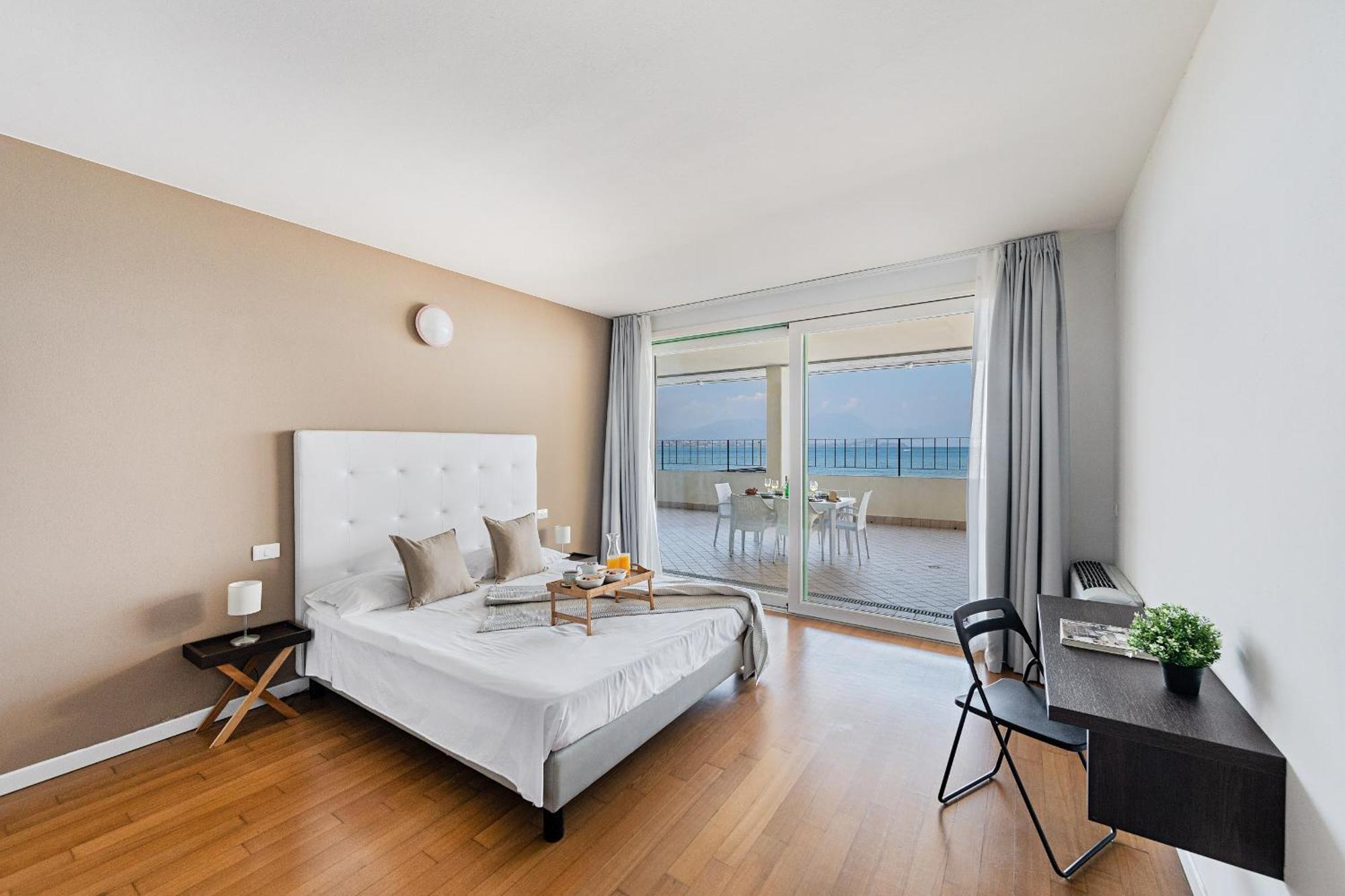 Residenza Miralago III By Wonderful Italy Appartement Desenzano del Garda Buitenkant foto