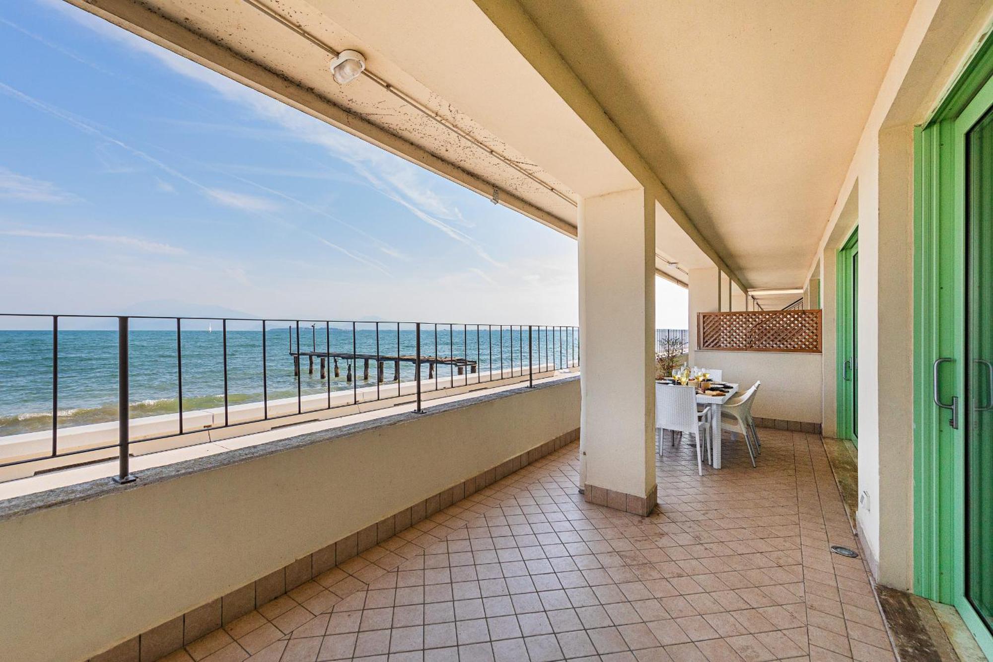 Residenza Miralago III By Wonderful Italy Appartement Desenzano del Garda Buitenkant foto