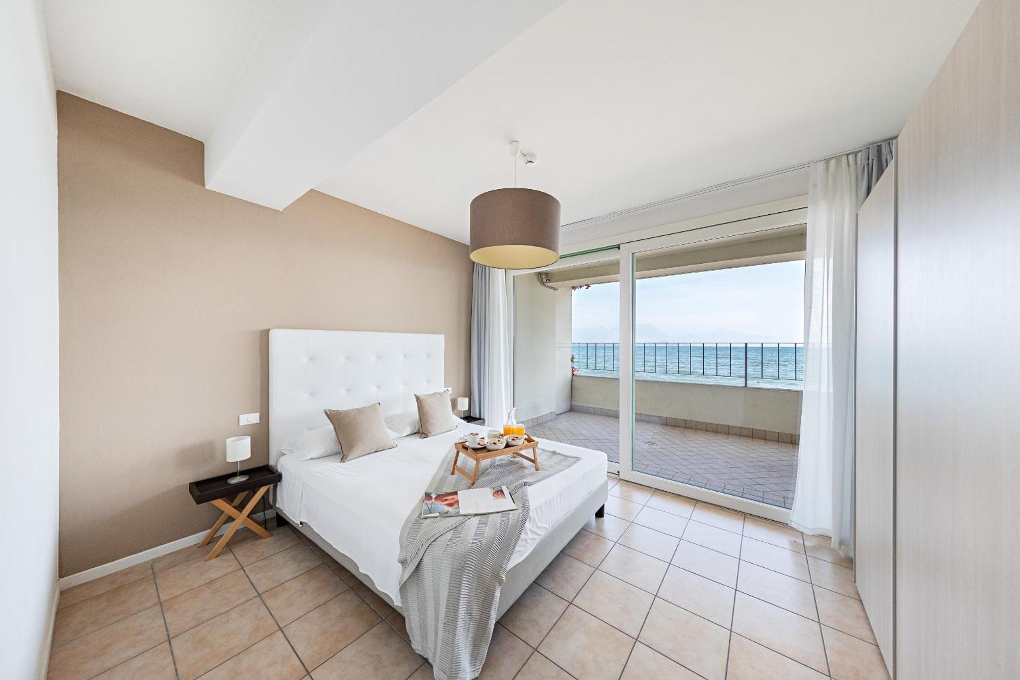 Residenza Miralago III By Wonderful Italy Appartement Desenzano del Garda Buitenkant foto