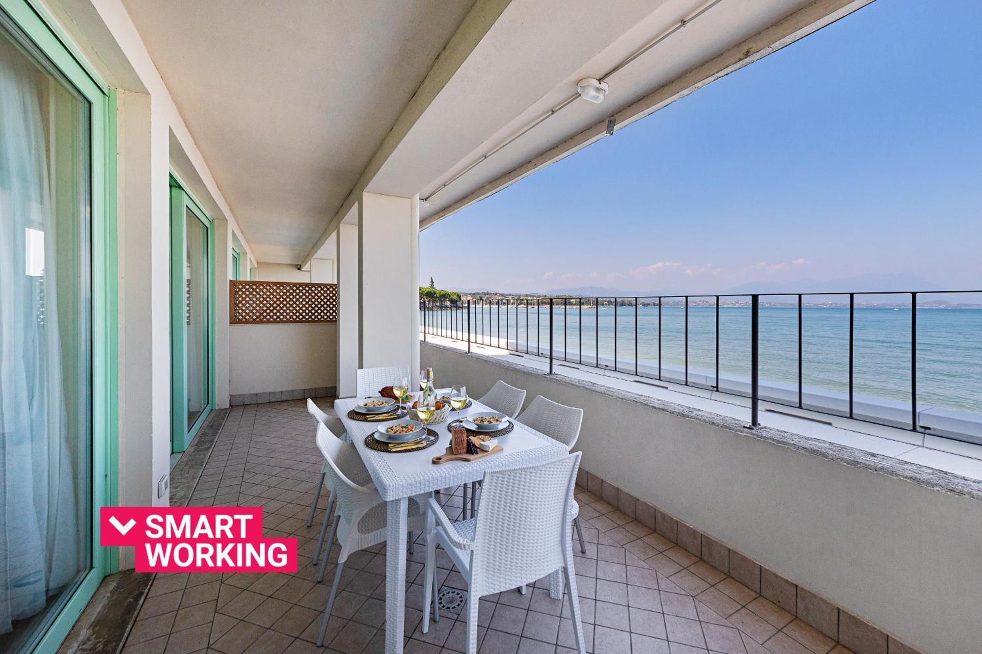 Residenza Miralago III By Wonderful Italy Appartement Desenzano del Garda Buitenkant foto