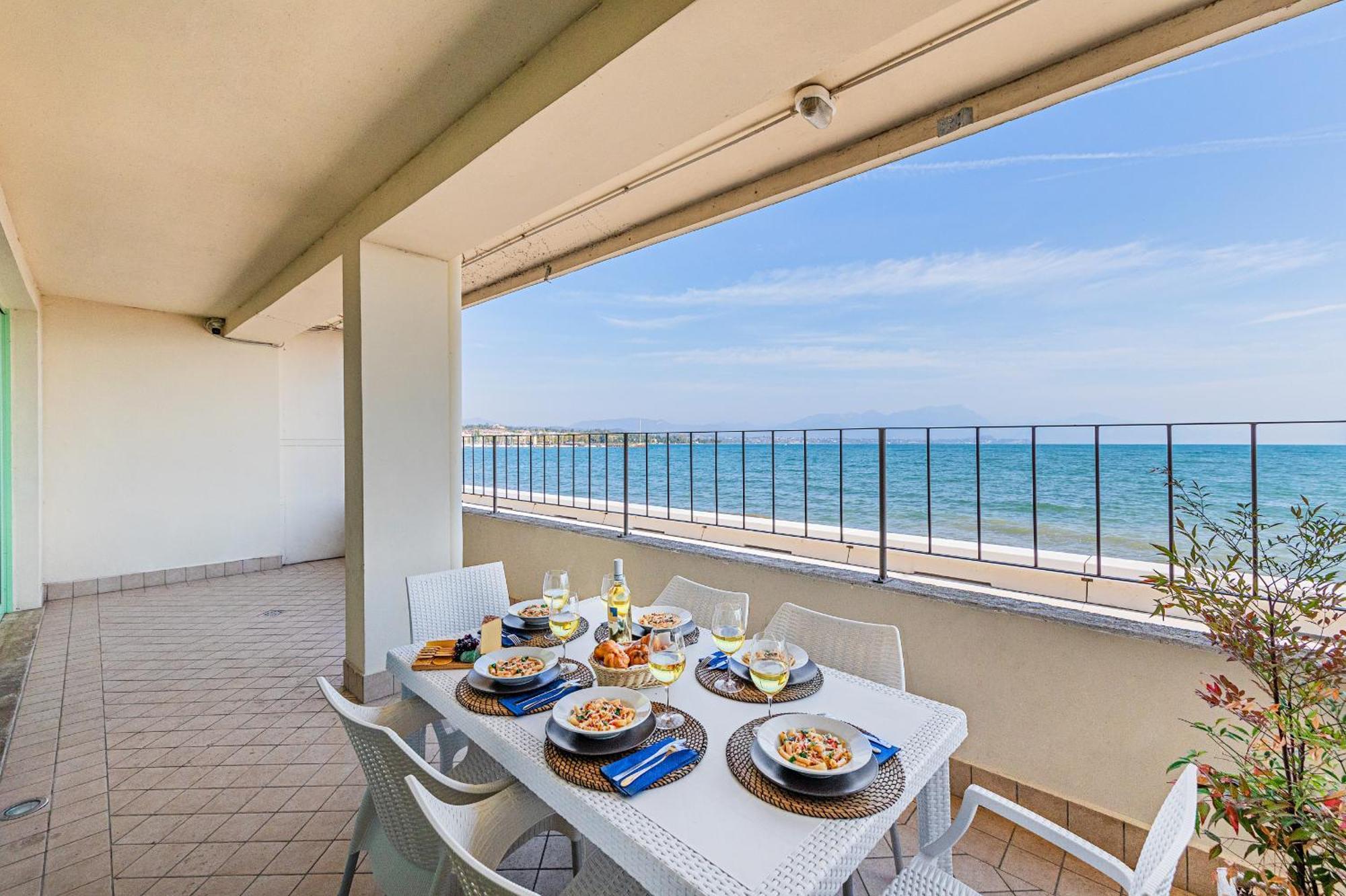 Residenza Miralago III By Wonderful Italy Appartement Desenzano del Garda Buitenkant foto